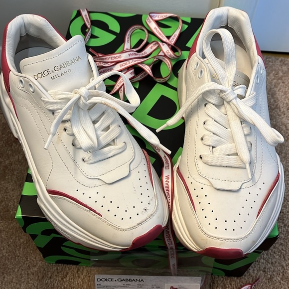 Need lite cleaning , small scuff on right foot shoe. - Picture 5 of 6